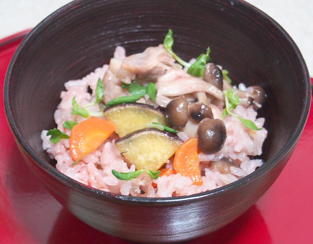 紅麹炊き込みごはん