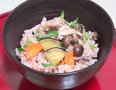 紅麹炊き込みごはん
